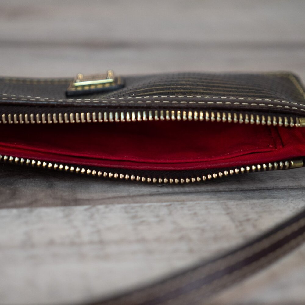 Dooney And Bourke Lizard Embossed Wristlet Brown - Picture 3 of 5